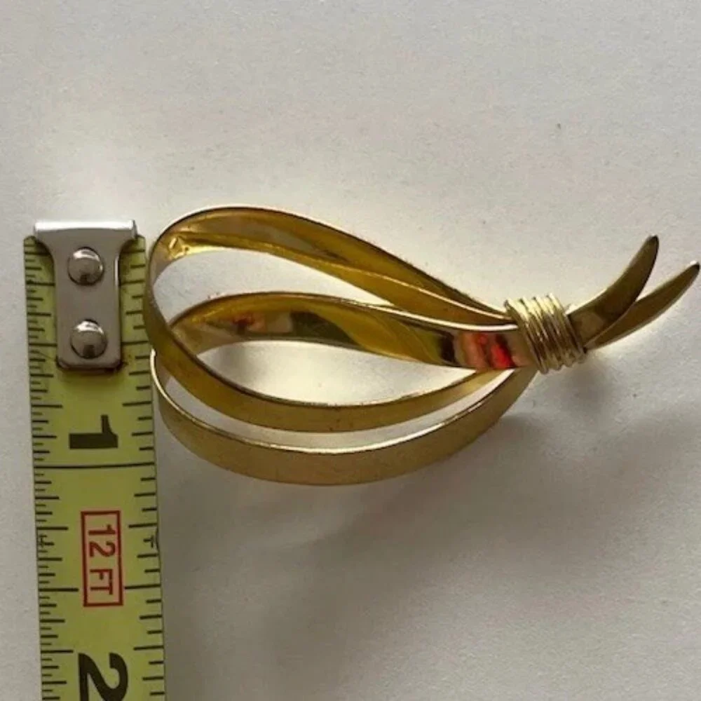 Vintage Gold Twisted Rope Duab Bow Brooch Pin Women’s Gold Tone Lightweight 80’s